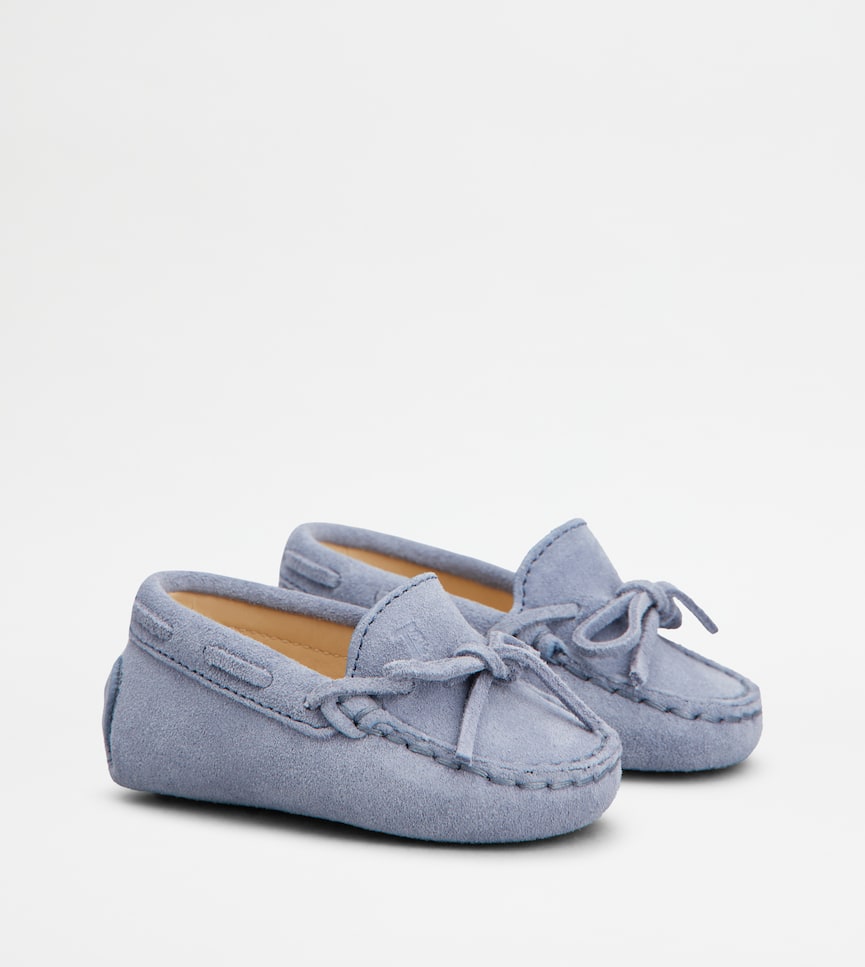 Junior Gommino Driving Shoes in Suede - Three-quarter view