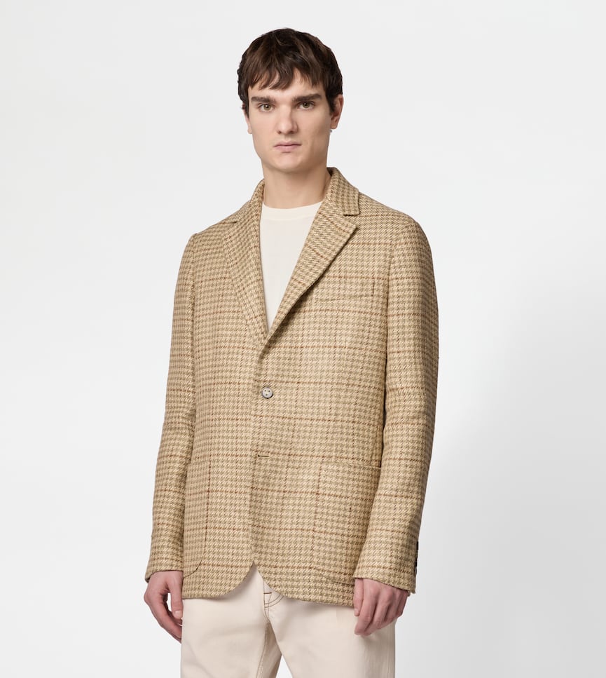 Blazer in Silk Blend Linen - On body