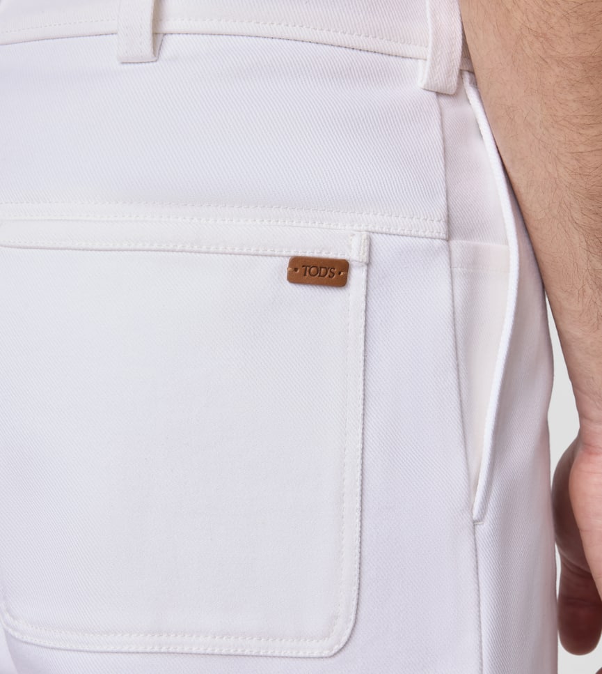 Relaxed Fit Chino Trousers in Cotton - Detailing