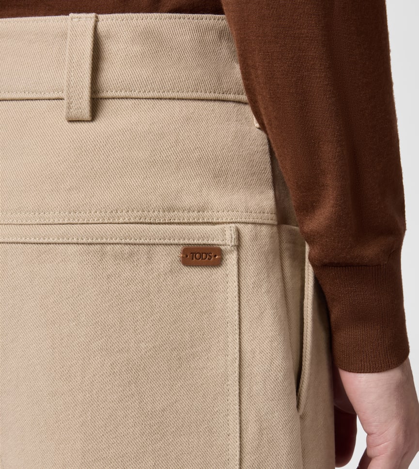 Relaxed Fit Chino Trousers in Cotton - Detailing