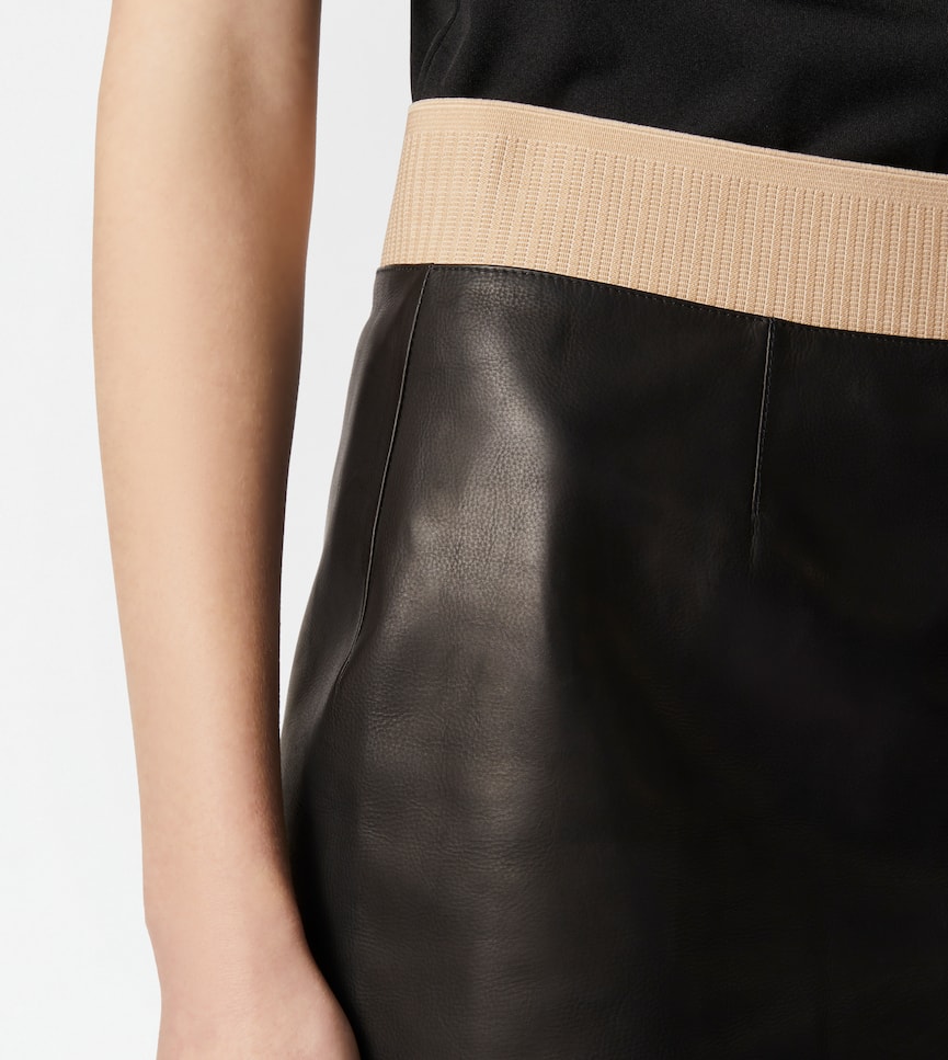 Skirt in Leather - Detailing