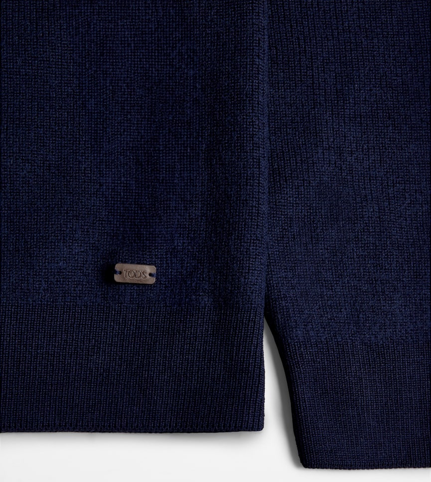 Mock Turtleneck with Zip - Detailing