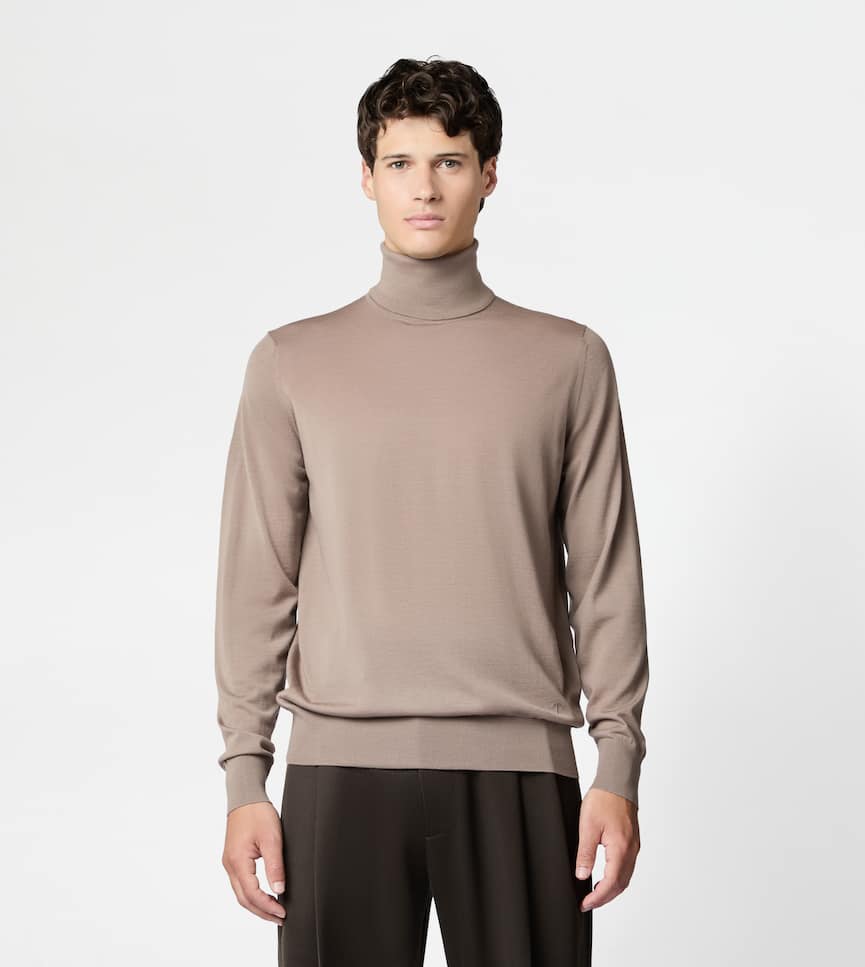 Turtleneck in T15 Wool - On body