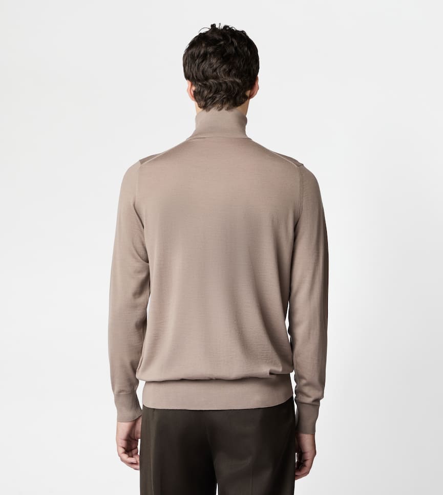 Turtleneck in T15 Wool - On body