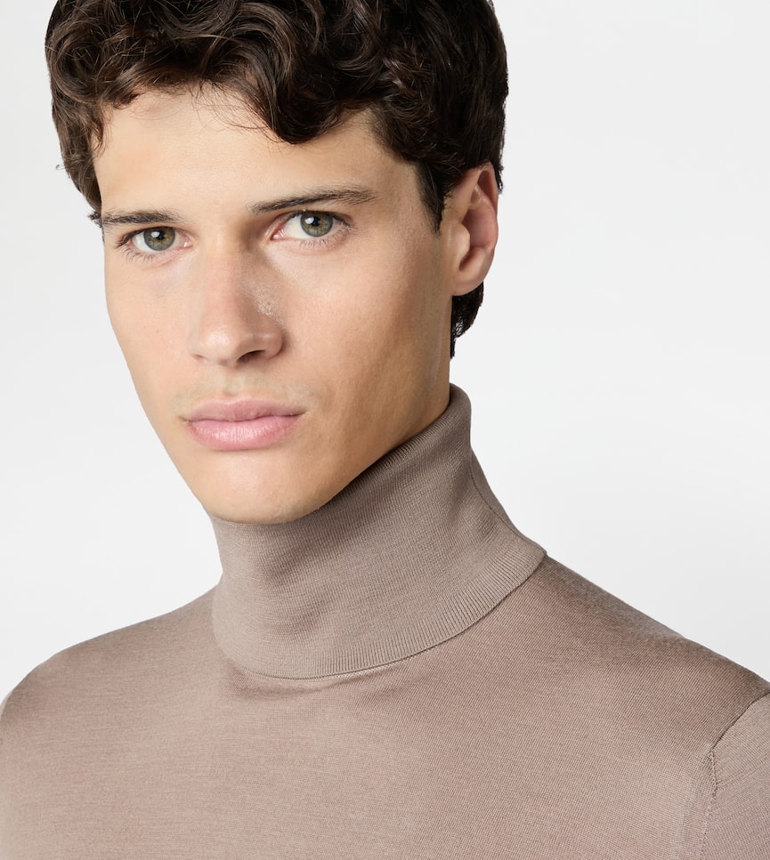 Turtleneck in T15 Wool - Detailing