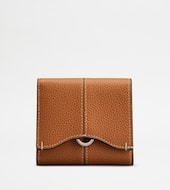 Wallet in Leather-BROWN