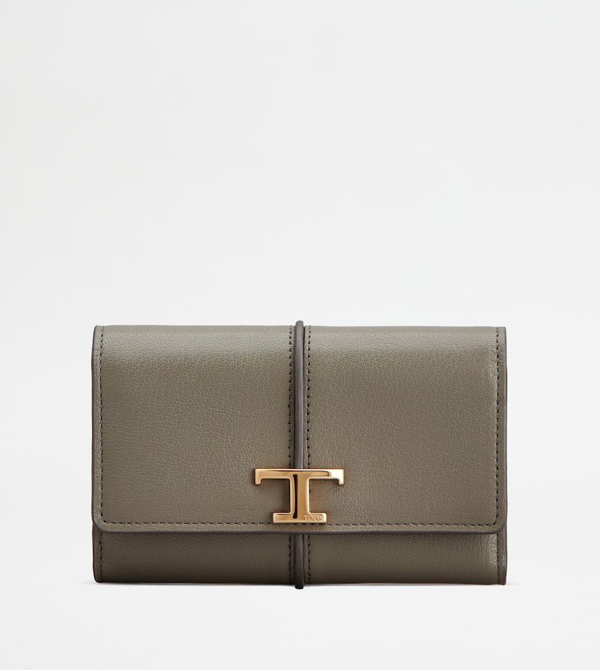 T Timeless Wallet in Leather - Front view