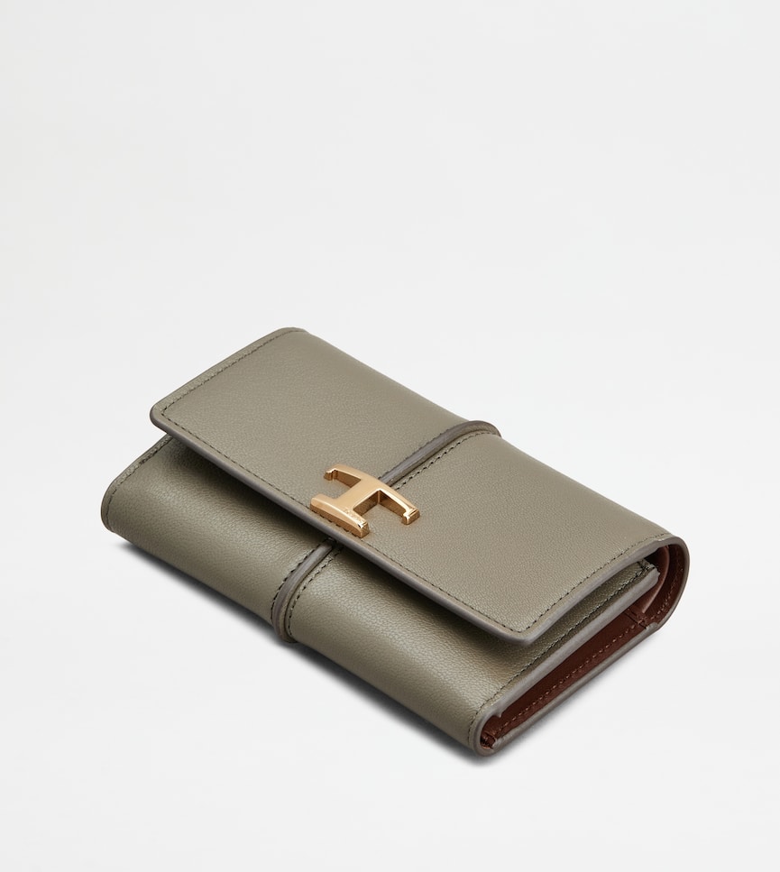 T Timeless Wallet in Leather - Still life