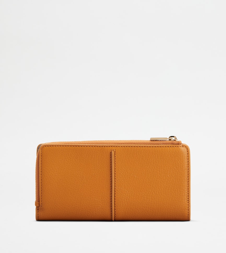 T Timeless Wallet in Leather - Rear view