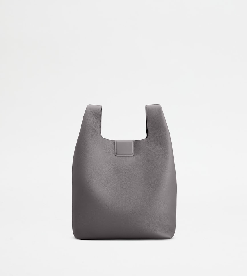 T Timeless Shoulder Bag in Leather Medium - Rear view