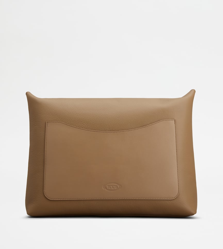 Document Holder Pouch in Leather - Rear view