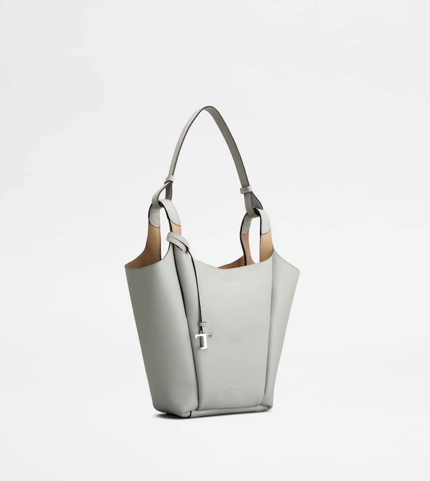 Bucket Bag in Leather Small - Three-quarter view