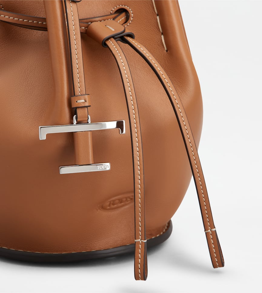 Bucket Bag in Leather Mini - Detailing