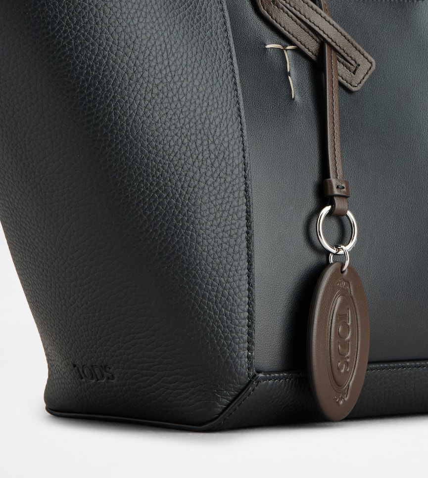 Tod's Double Up Shopping Bag in Leather Small - Detailing