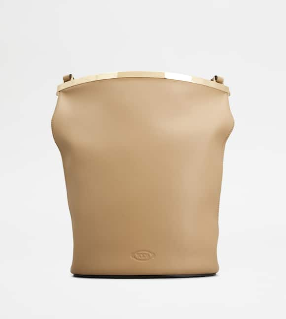 ADA_PRODUCT_ITEM_IMAGE Bucket Bag in Leather Small