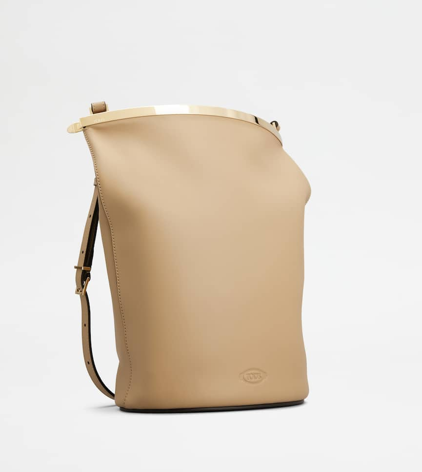 Bucket Bag in Leather Small - Three-quarter view