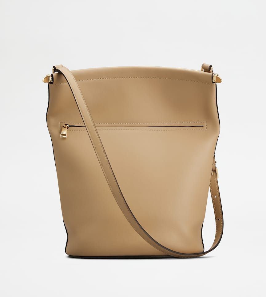 Bucket Bag in Leather Small - Rear view