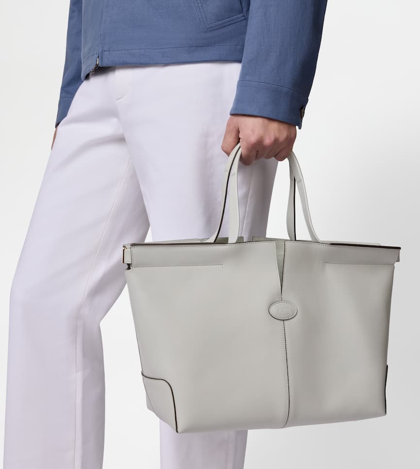 Tod's Di Bag Folio中小号皮革手袋 - 模特图