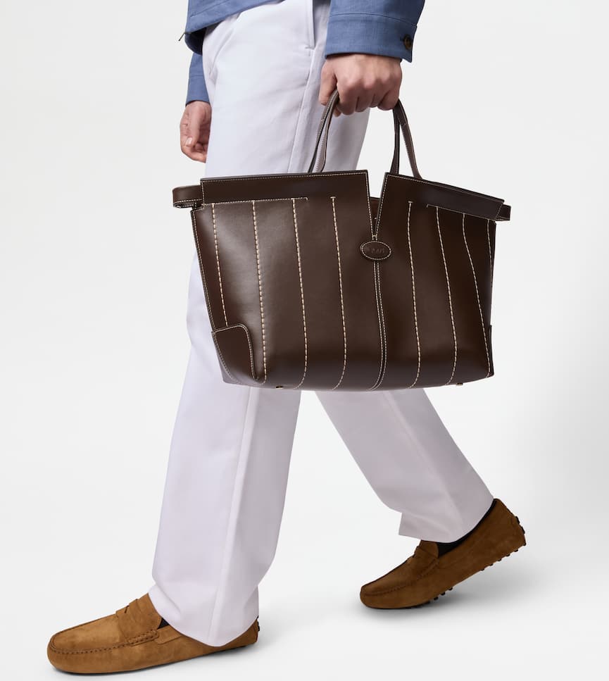 Tod's Di Bag Folio中小号皮革手袋 - 模特图