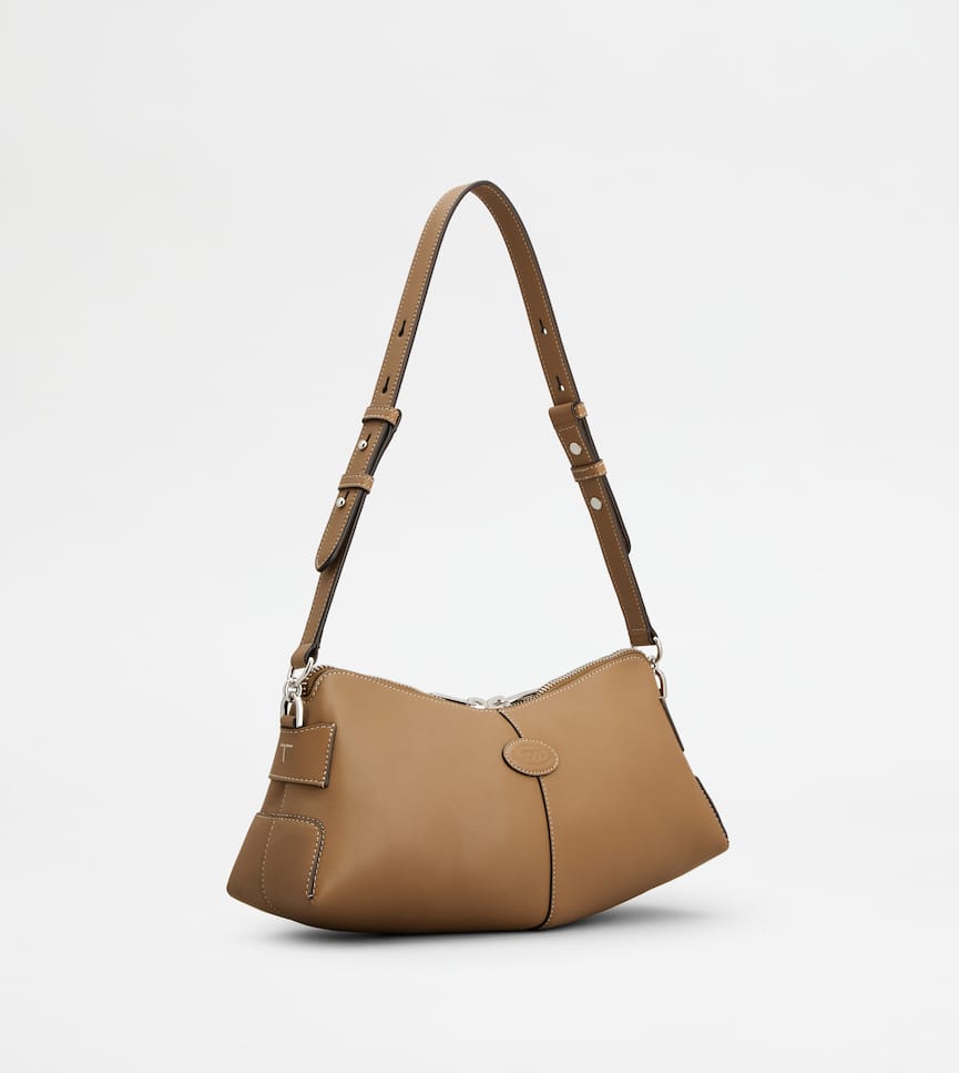 Tod's Di Bag Swing Shoulder Bag in Leather Mini - Three-quarter view