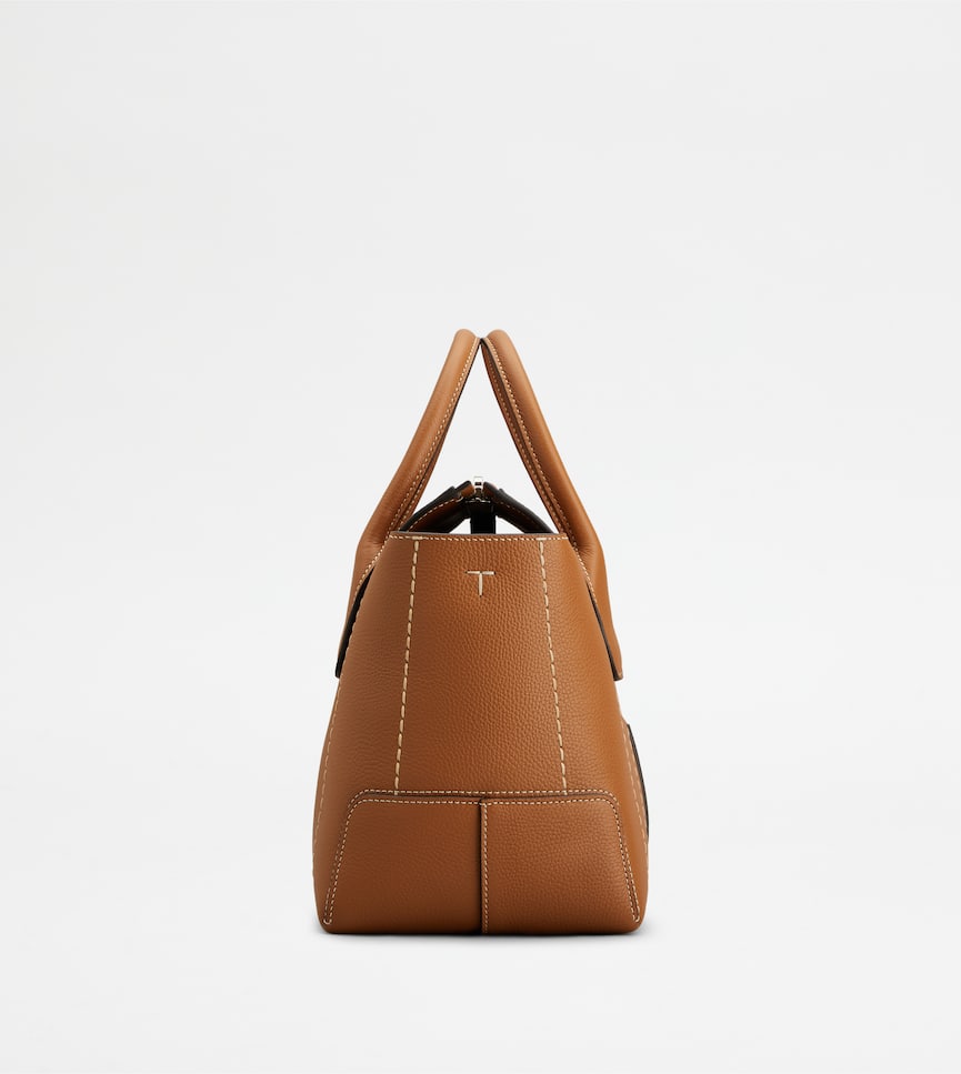 Tod's Di Bag in Leather Small - Side view