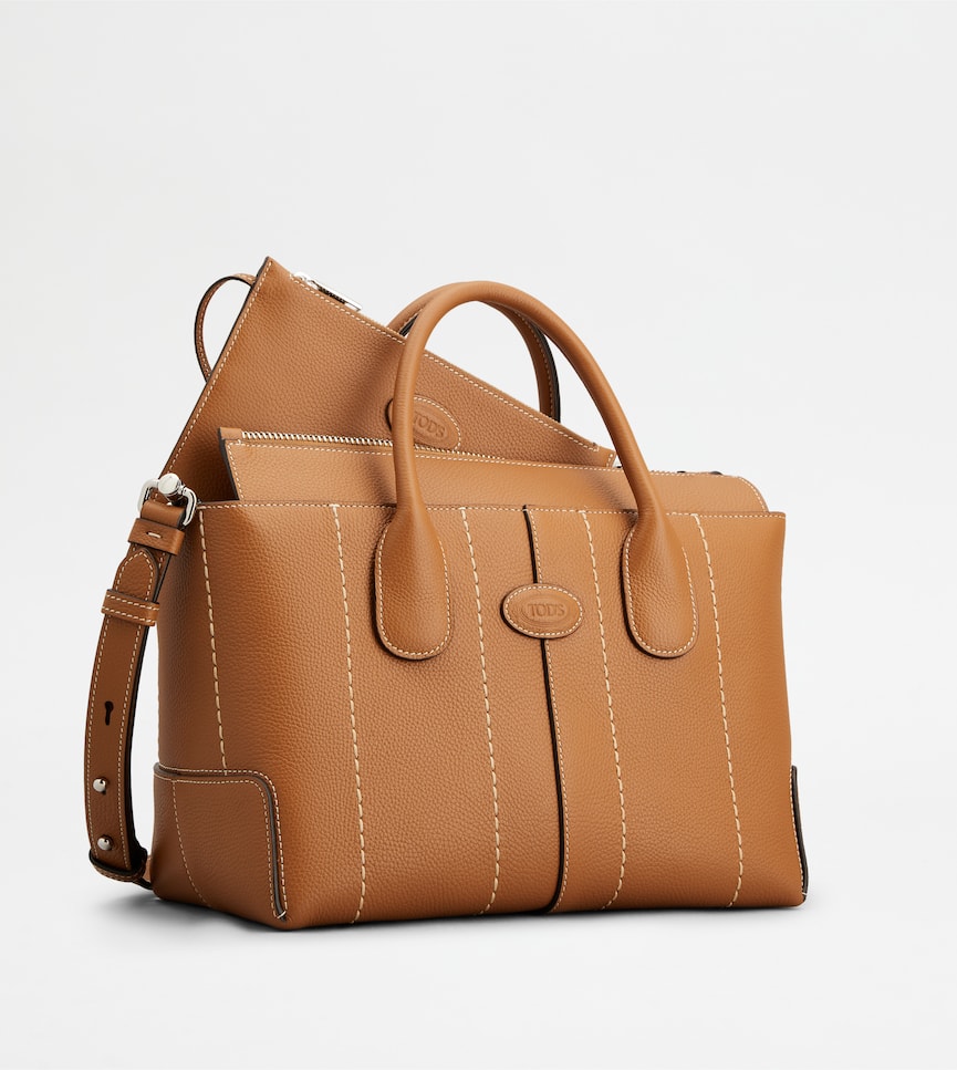 Tod's Di Bag in Leather Small - Three-quarter view