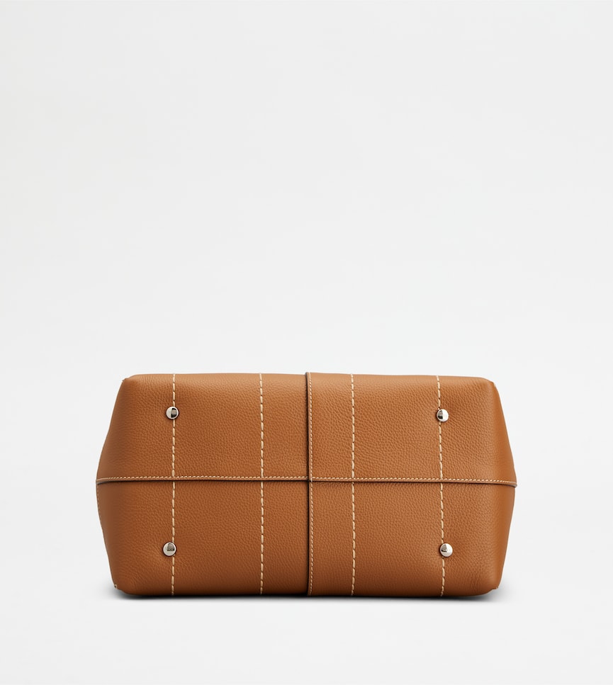 Tod's Di Bag in Leather Small - Bottom view