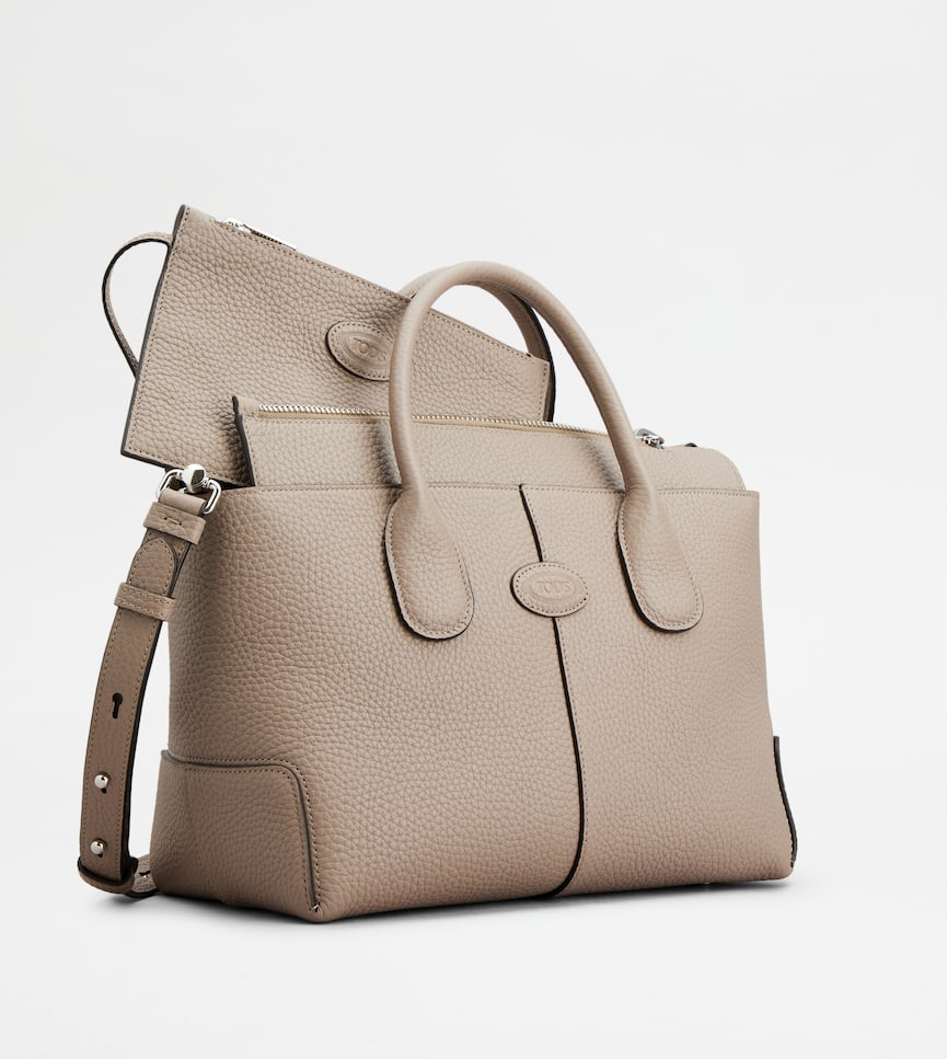 Tod's Di Bag in Leather Small - Three-quarter view