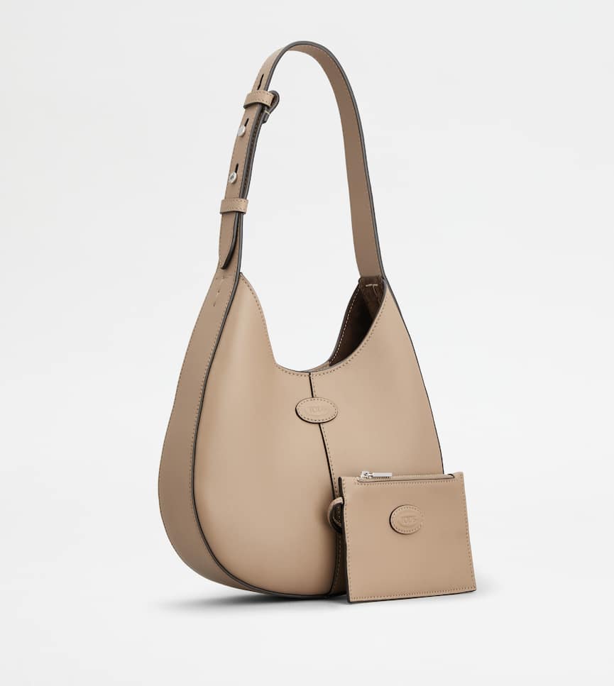 Tod's Di Bag Hobo in Leather Mini - Three-quarter view