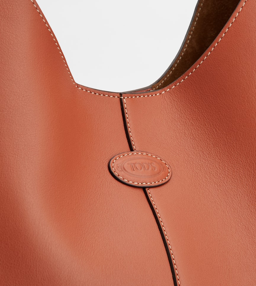 Tod's Di Bag Hobo in Leather Small - Detailing