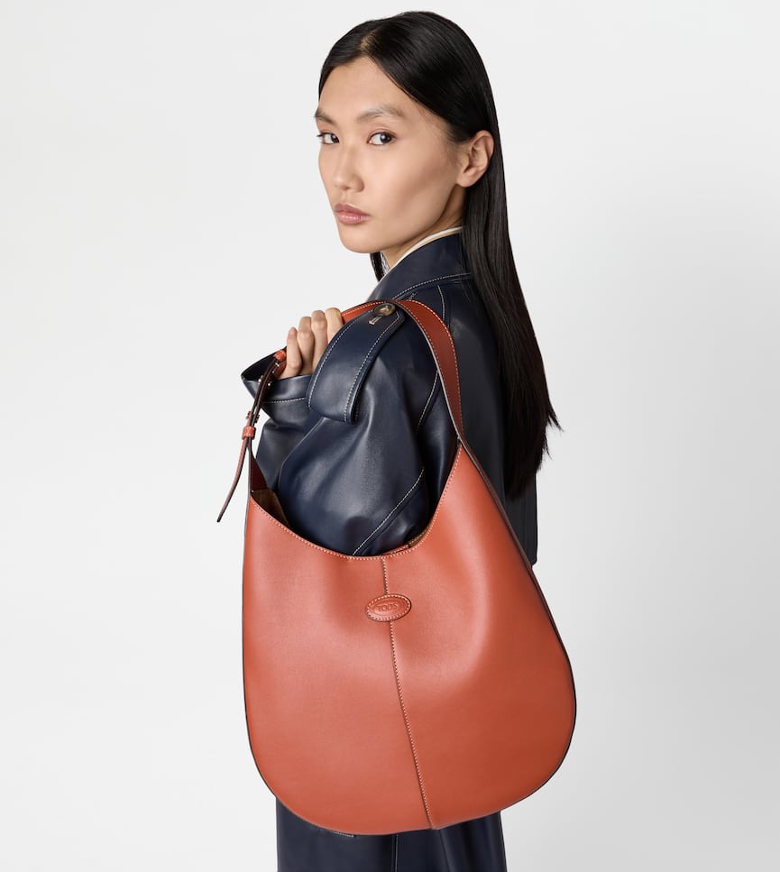 Tod's Di Bag Hobo in Leather Small - On body