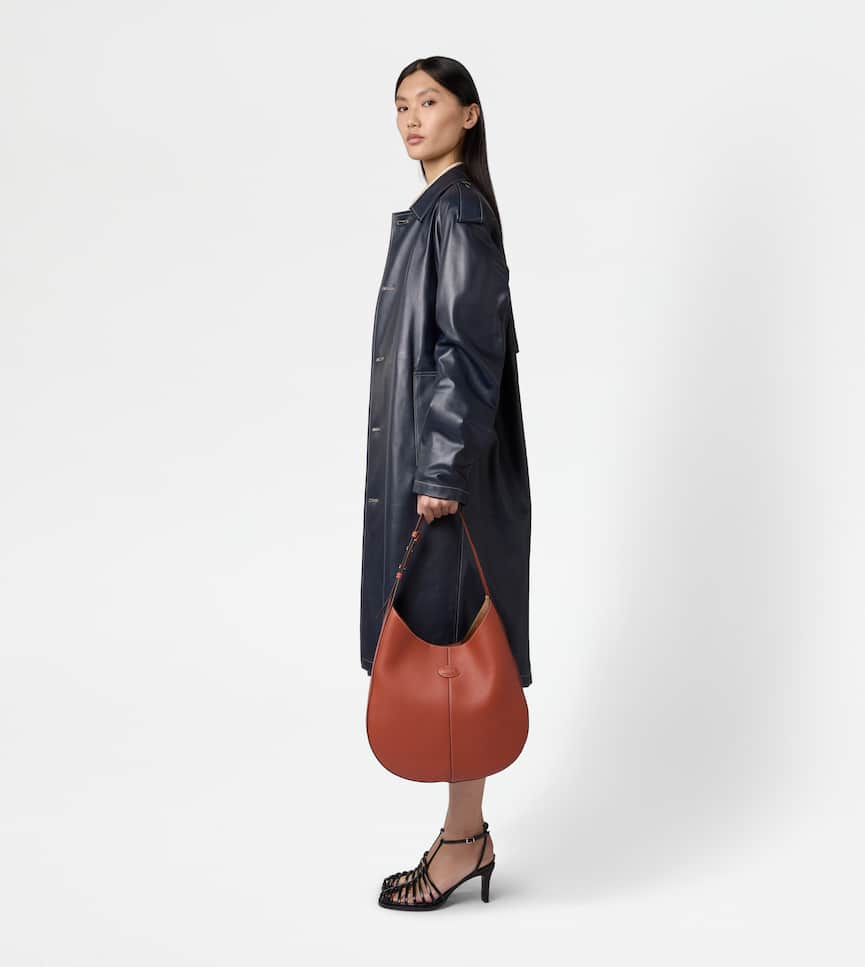 Tod's Di Bag Hobo in Leather Small - On body