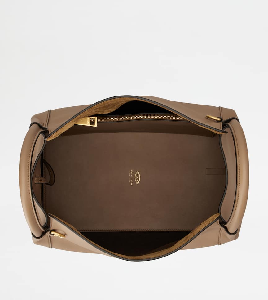 Satchel in Leather Small - Interior view