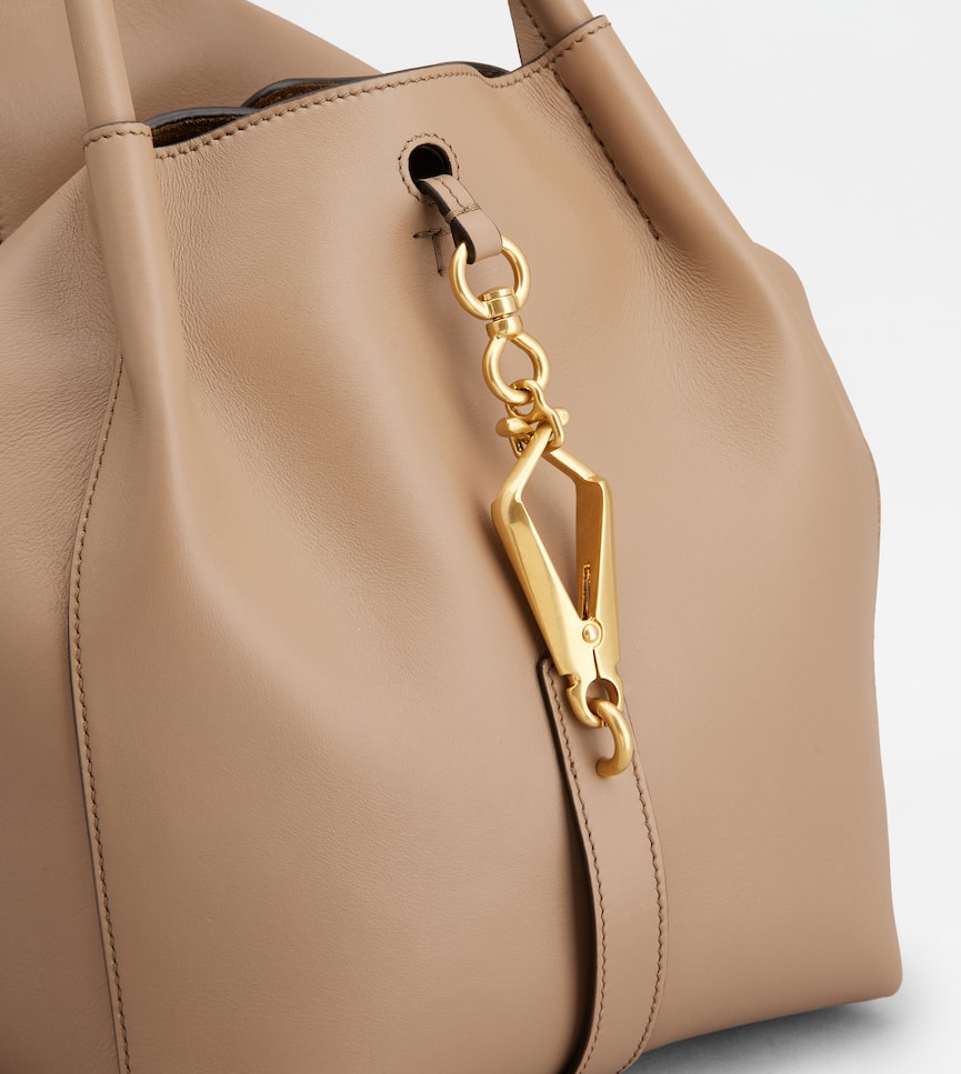 Satchel in Leather Small - Detailing