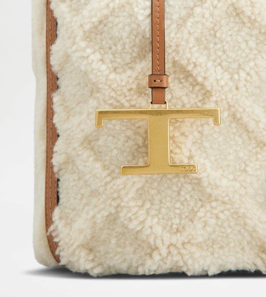 Bucket Bag in Shearling Small - Detailing