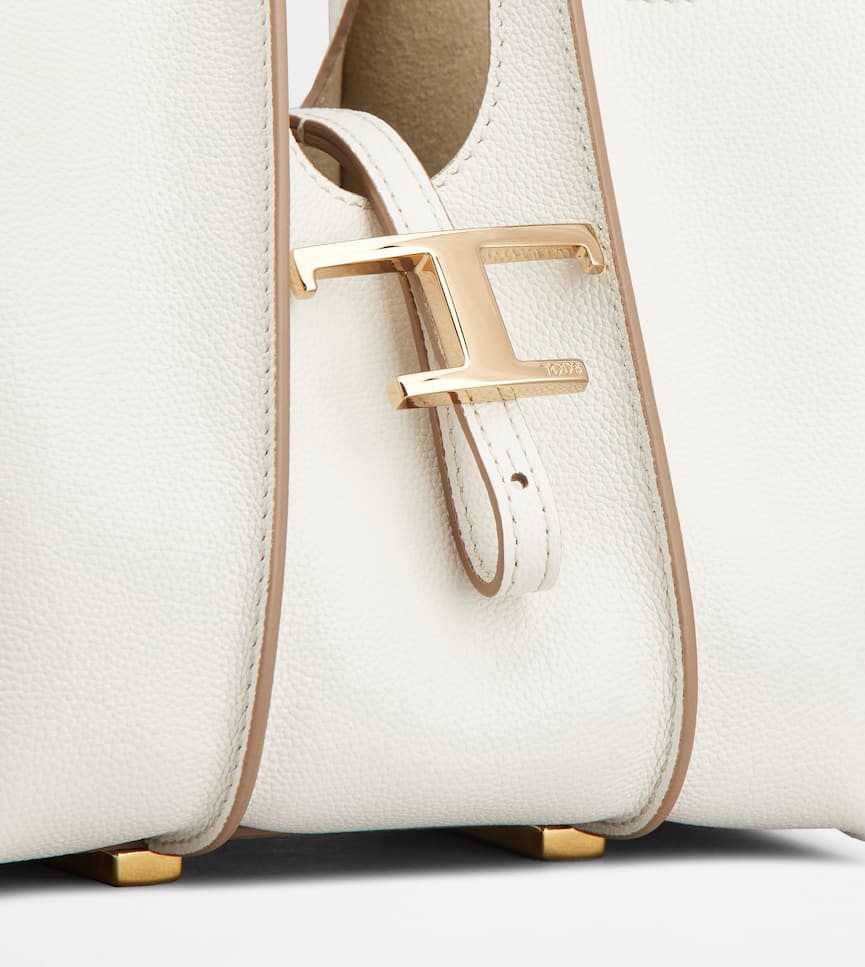 T Timeless Shopping Bag in Leather Micro - Detailing