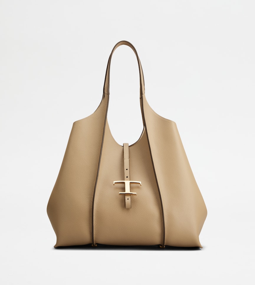 T Timeless Shopping Bag in Leather Medium - Front view