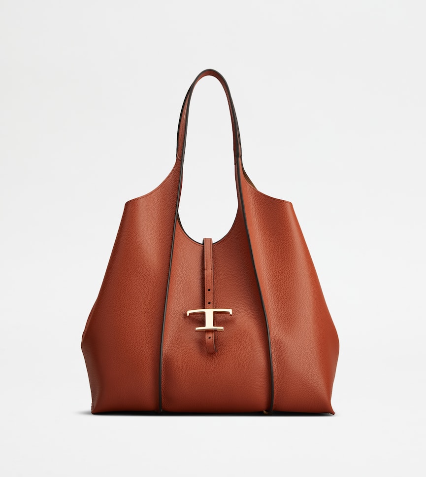 T Timeless Shopping Bag in Leather Medium - Front view