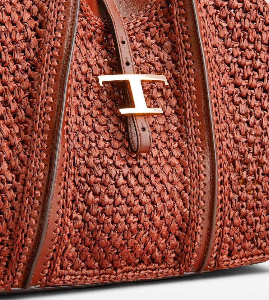 T Timeless Shopping Bag in Raffia and Leather Medium - Detailing