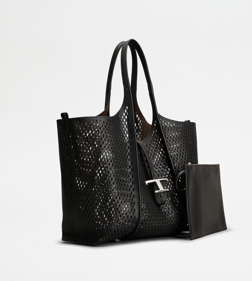 T Timeless Shopping Bag in Leather Medium - Three-quarter view