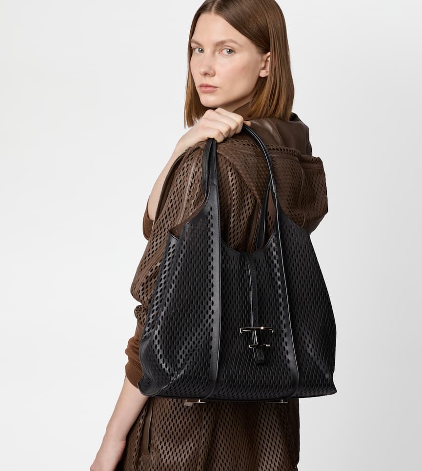 T Timeless Shopping Bag in Leather Medium - On body