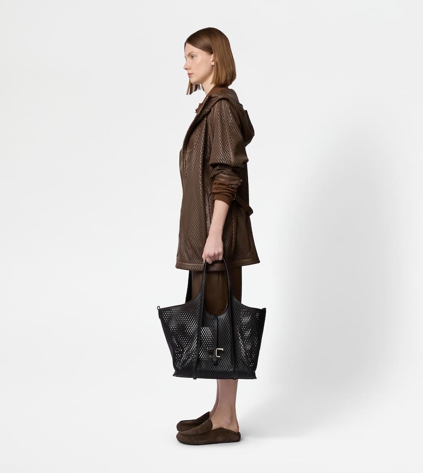 T Timeless Shopping Bag in Leather Medium - On body