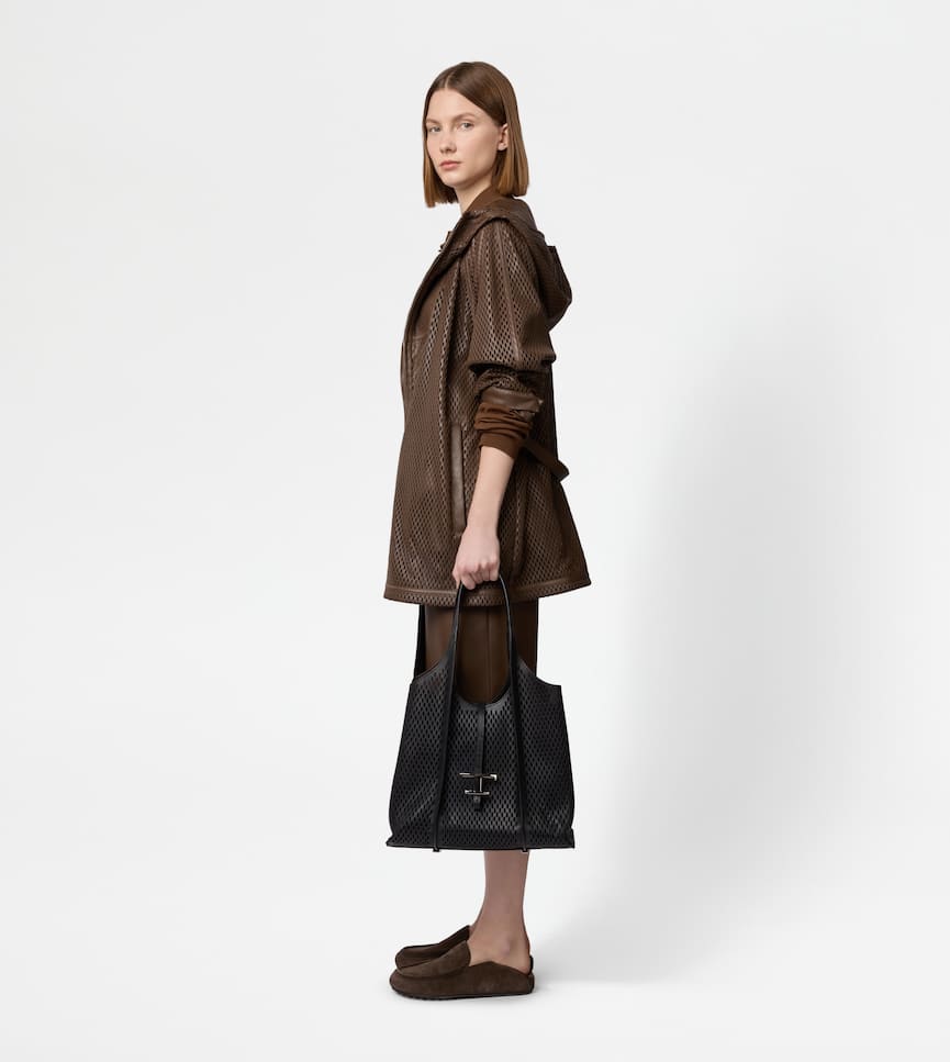 T Timeless Shopping Bag in Leather Medium - On body