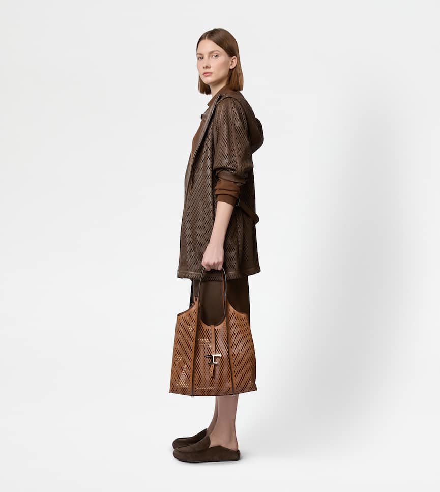 T Timeless Shopping Bag in Leather Medium - On body