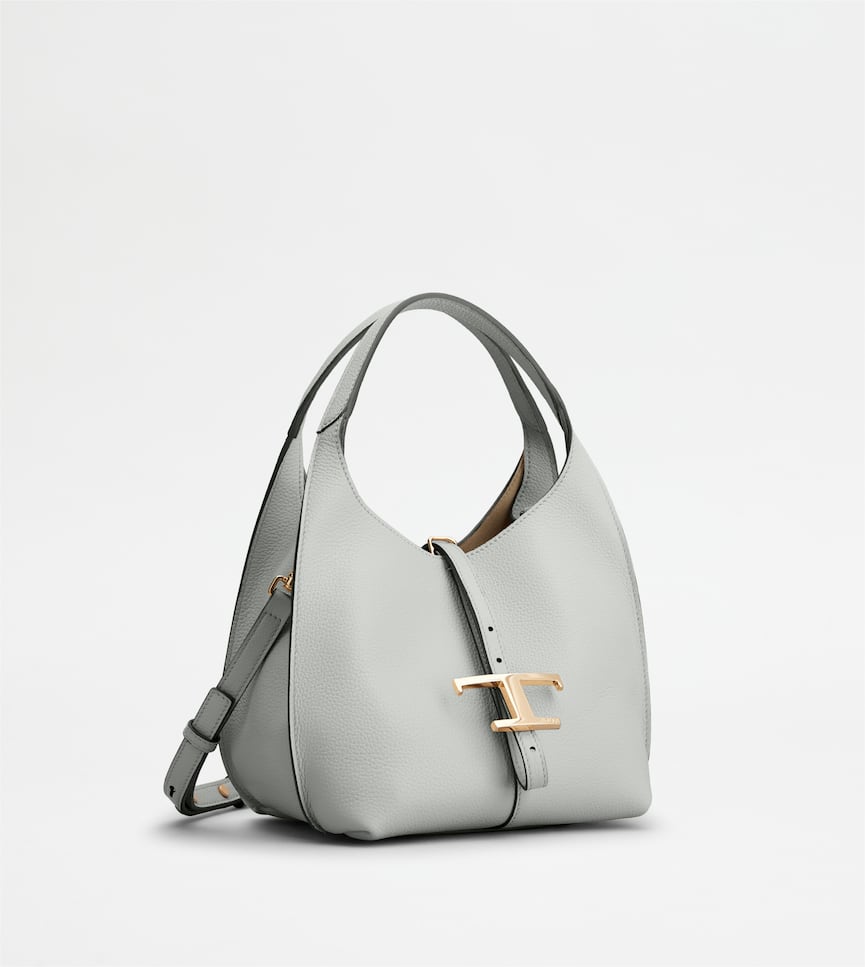 T Timeless Shoulder Bag in Leather Mini - Three-quarter view