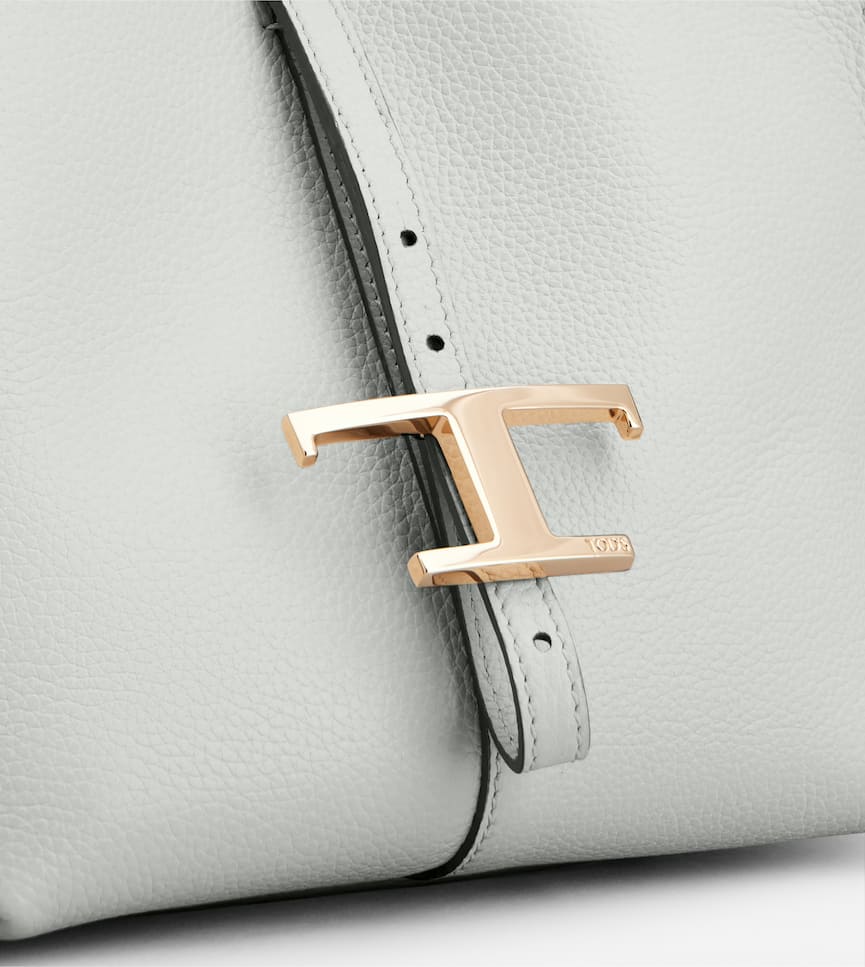 T Timeless Shoulder Bag in Leather Mini - Detailing