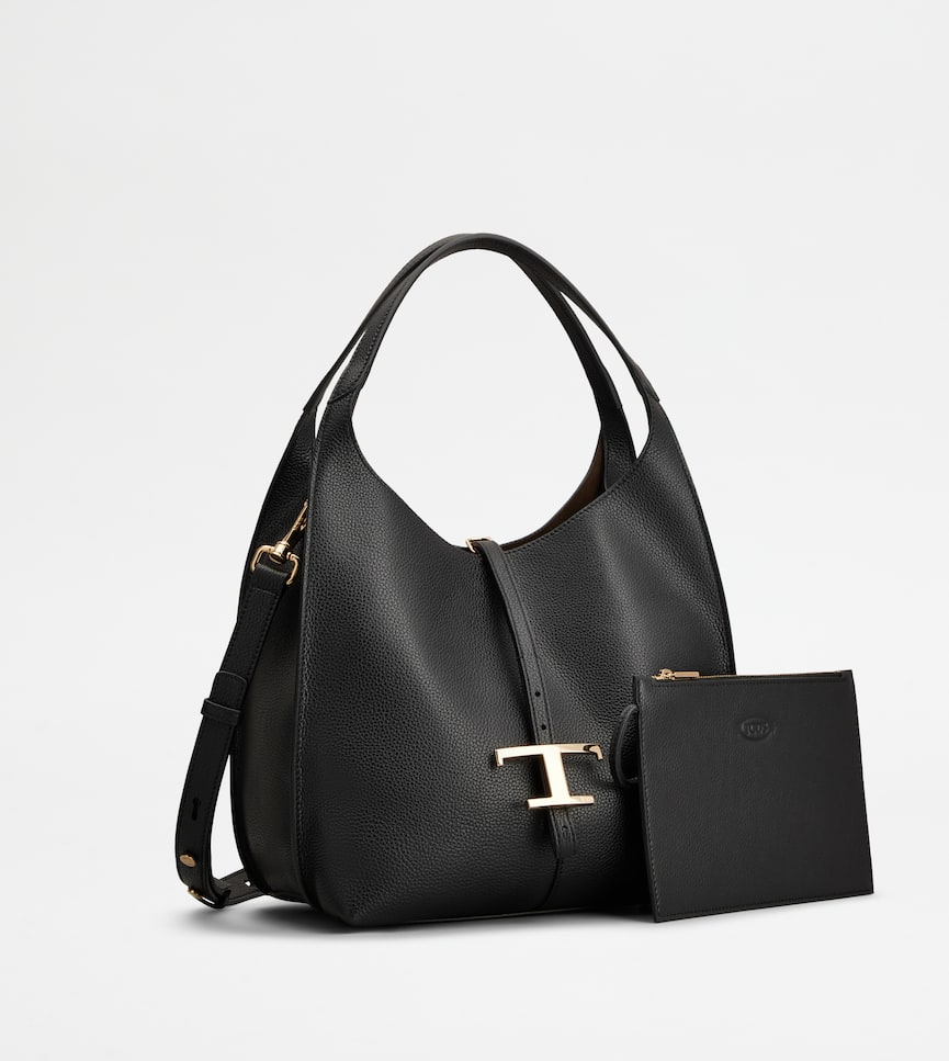 T Timeless Shoulder Bag in Leather Small - Three-quarter view