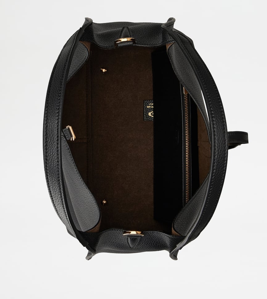 T Timeless Shoulder Bag in Leather Small - Interior view