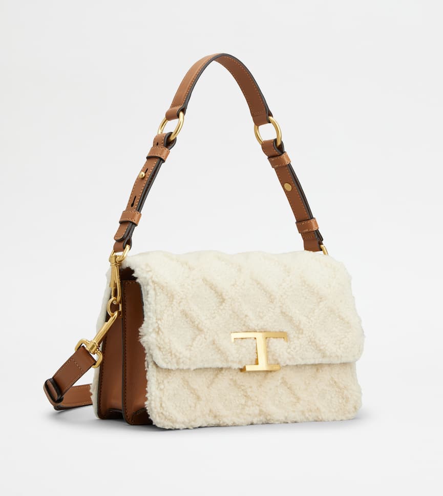 T Timeless Shoulder Bag in Leather and Shearling Mini - Three-quarter view