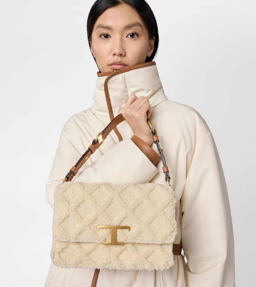 T Timeless Shoulder Bag in Leather and Shearling Mini - On body